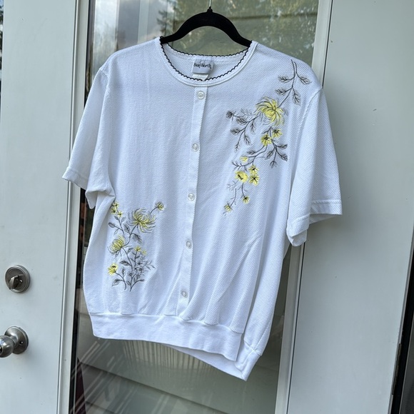 Bon Worth Tops - Vintage 1990s Bon Worth Med Floral Embroidered Shirt - button up short sleeve M